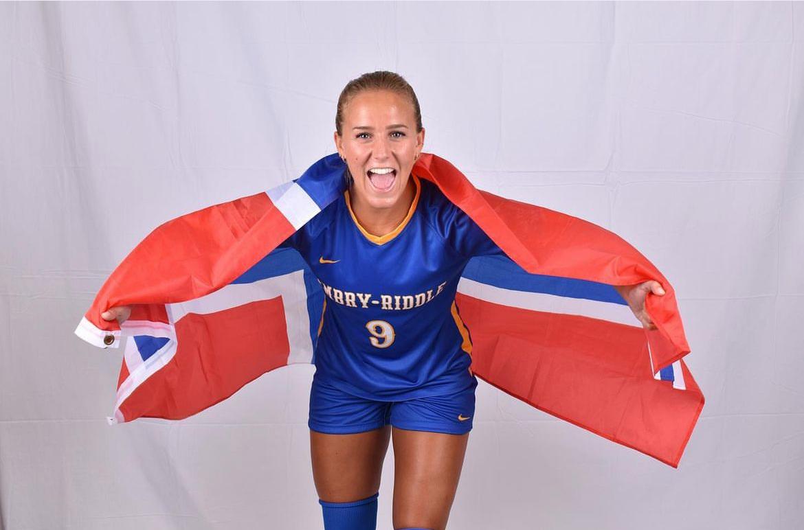 SAGA player with the Norwegian flag at Embry-Riddle